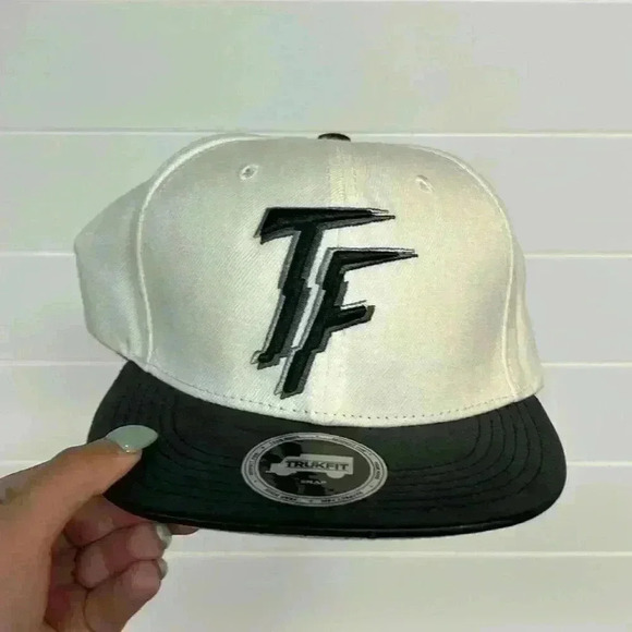 Hat - Picture 1 of 2